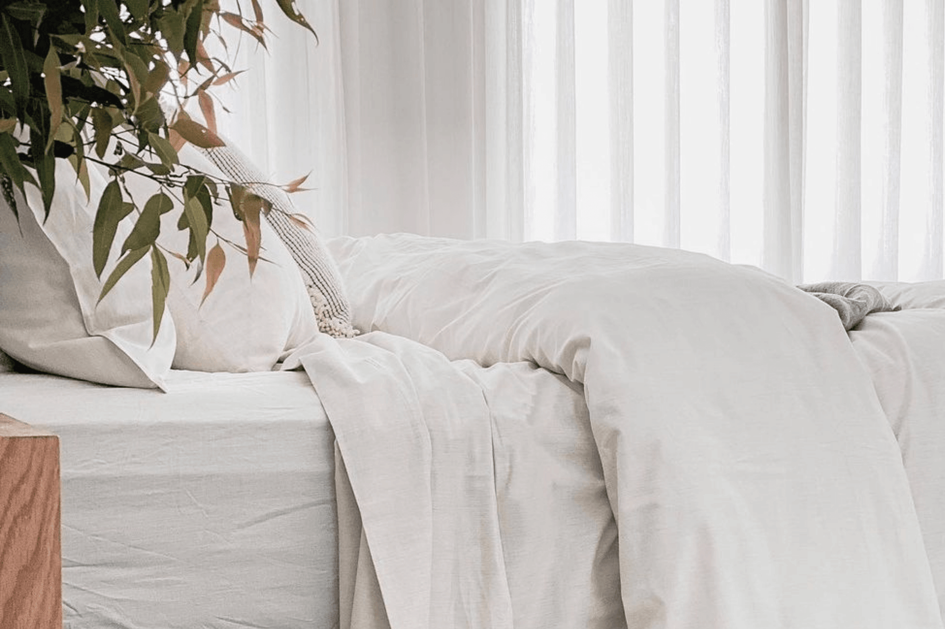 The Great Debate: To Flat Sheet, Or Not To Flat Sheet?