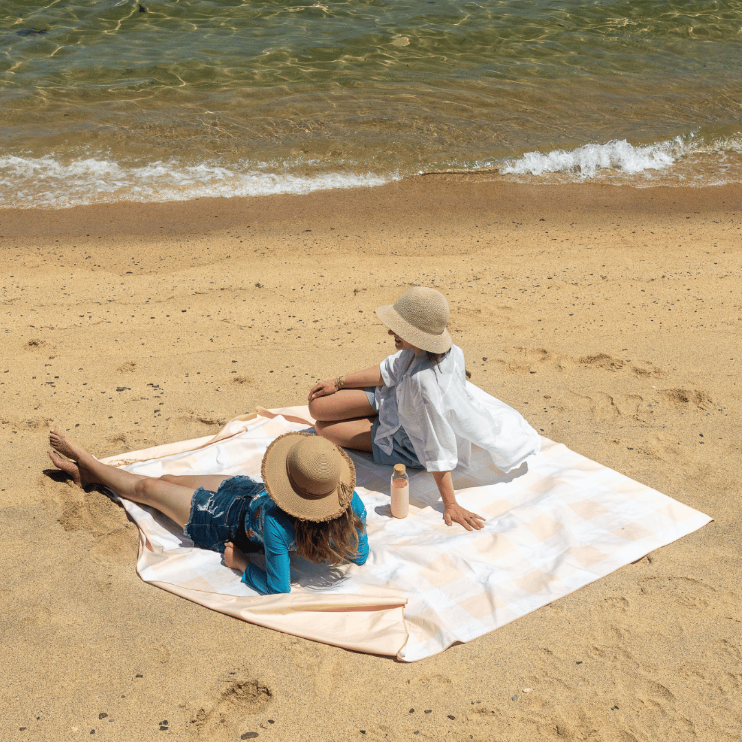 Microfiber double-sided velvet beach towel bath towel Square beach towel A sunscreen beach towel with strong water absorption. 10 Microfiber double-sided velvet beach towel bath towel Square beach towel A sunscreen beach towel with strong water absorption. 10