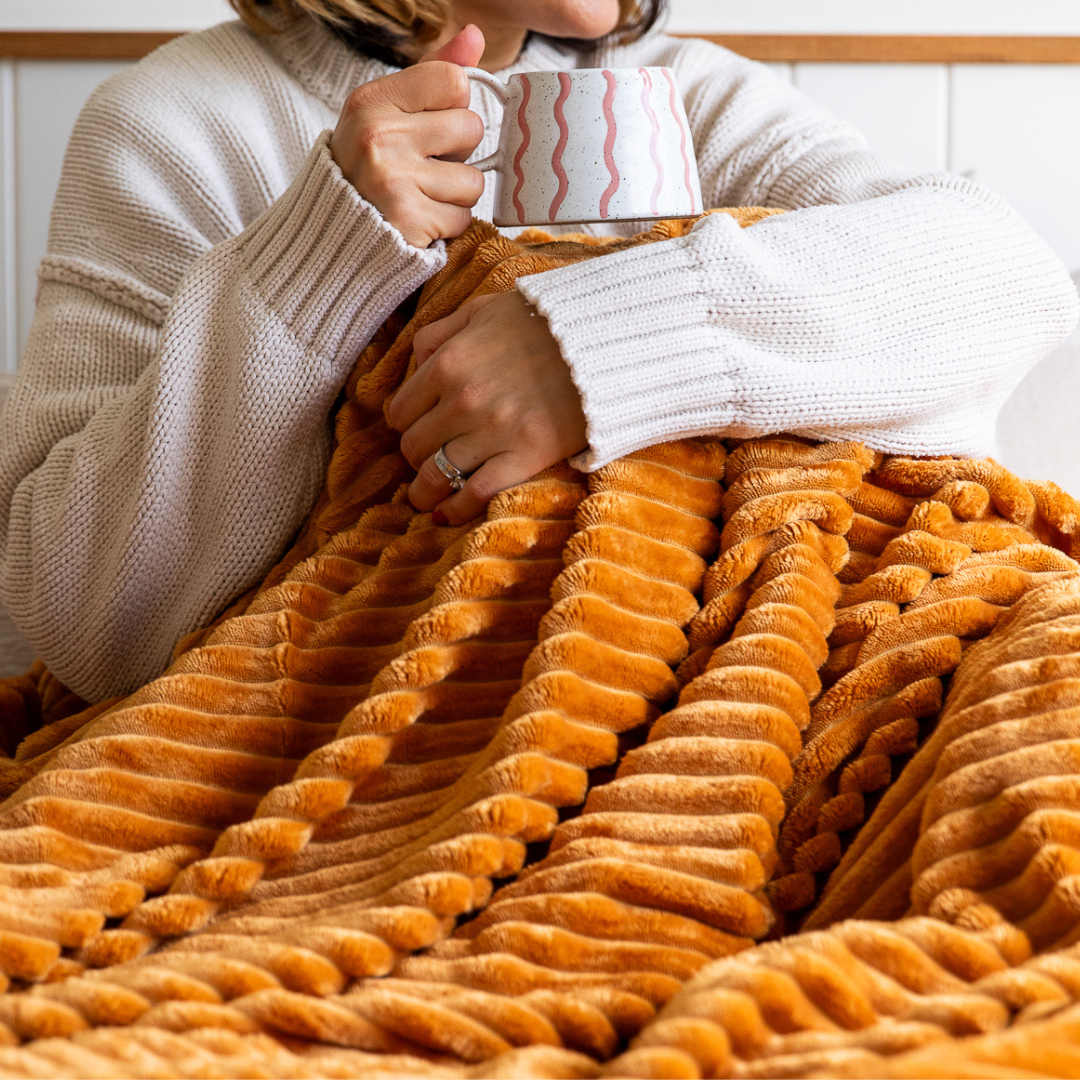 Teddy Fleece Blanket in Mustard